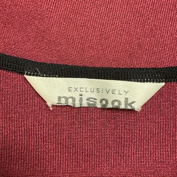 Misook Tank Top - Estimated Size Large, Burgundy & Black Sleeveless Knit Shell - Picture 4 of 4